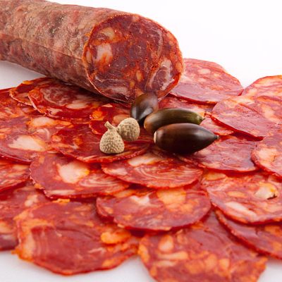 Chorizo Ibérico de Bellota 100% – Curado Natural y Sabor Tradicional Chorizo de Bellota 100% Ibérico curado artesanalmente con pimentón de la Vera