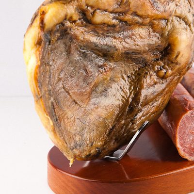 Lote Ibérico Paleta y Lomos de Bellota 100% – Curación Artesanal y Sabor Gourmet Lote Ibérico con Paleta y 2 Lomos de Bellota 100% Ibérica curados artesanalmente
