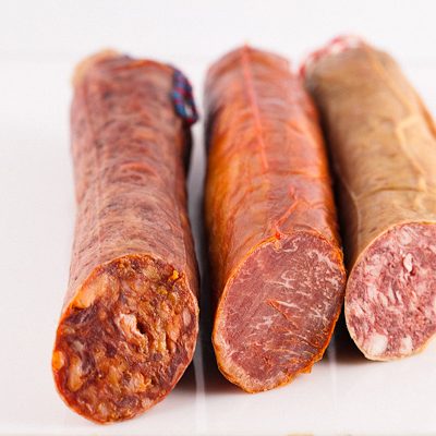 Lote Ibérico Clásico – Lomo, Chorizo y Salchichón de Bellota 100% Curados Naturalmente Lote Ibérico con Lomo, Chorizo y Salchichón 100% de Bellota curados artesanalmente