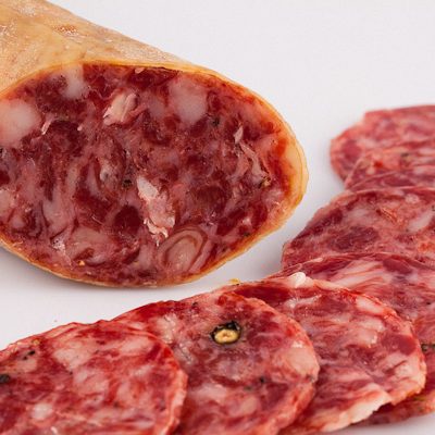 Salchichón de Bellota 100% Ibérico curado artesanalmente con pimienta negra y especias naturales